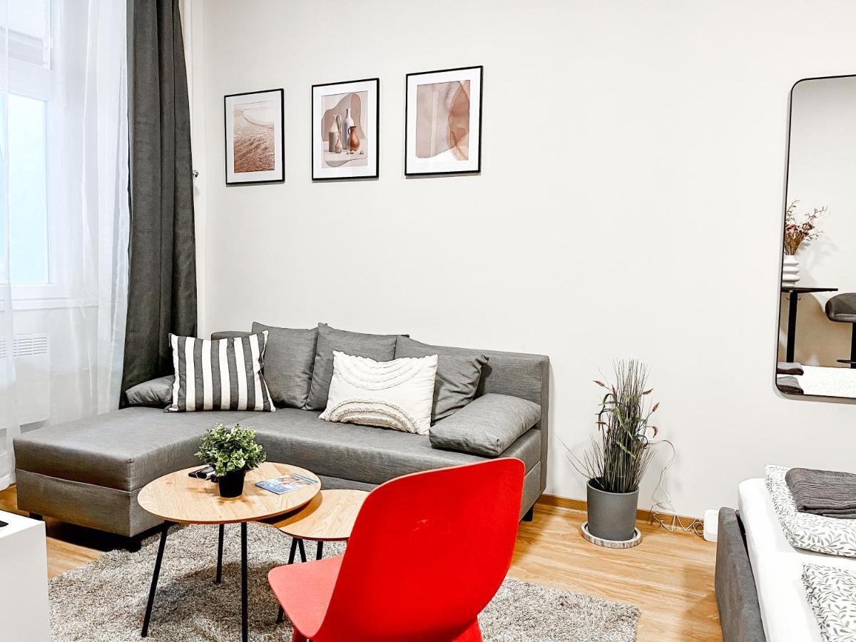 T32 Central Modern Suites ブダペスト エクステリア 写真