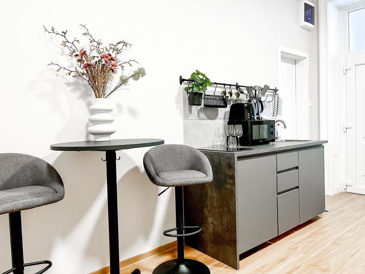 T32 Central Modern Suites ブダペスト エクステリア 写真