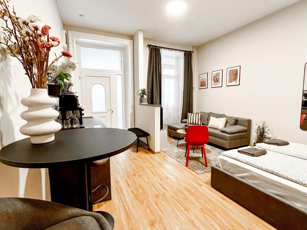 T32 Central Modern Suites ブダペスト エクステリア 写真